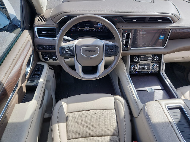 Used 2022 GMC Yukon Denali w/ Denali Premium Package AWD/4WD image 11