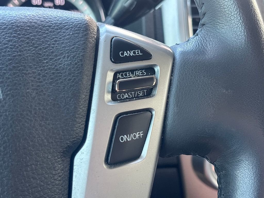 Used 2018 Nissan Titan SV w/ SV Convenience Package RWD image 20