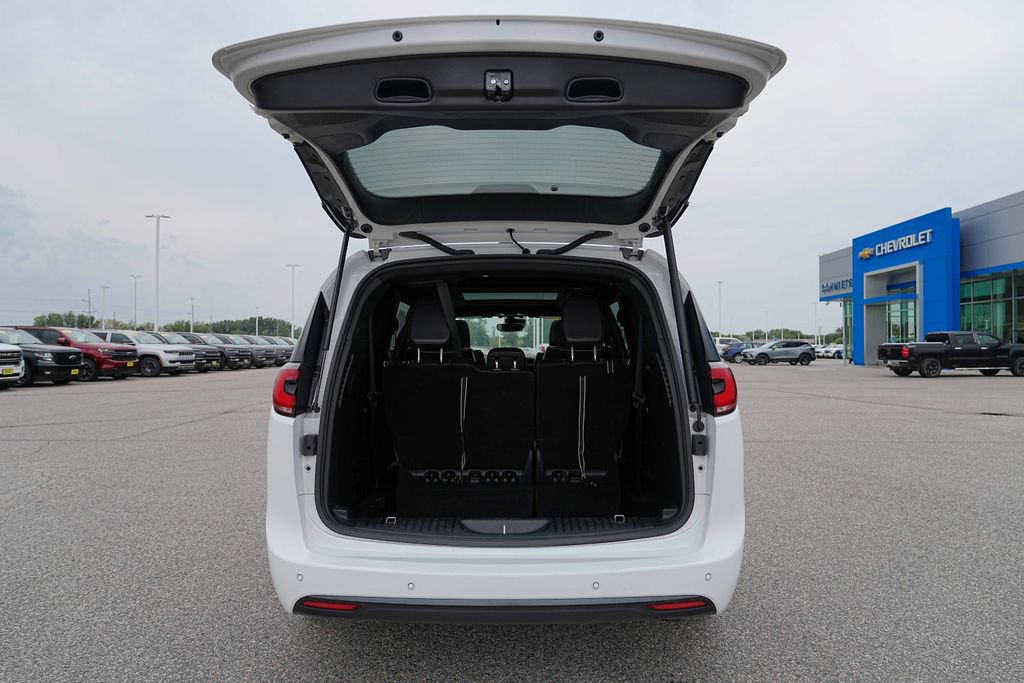Used 2025 Chrysler Pacifica Limited FWD image 14