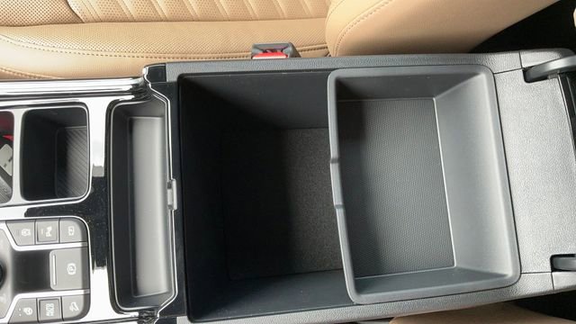 Certified 2025 Kia Sorento SX Prestige w/ Olive Brown Leather Package image 39