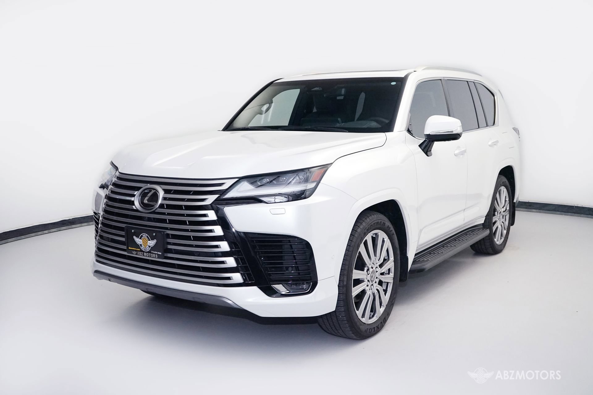 Used 2025 Lexus LX 700h Ultra Luxury w/ Accessory Package (2T) AWD/4WD image 2