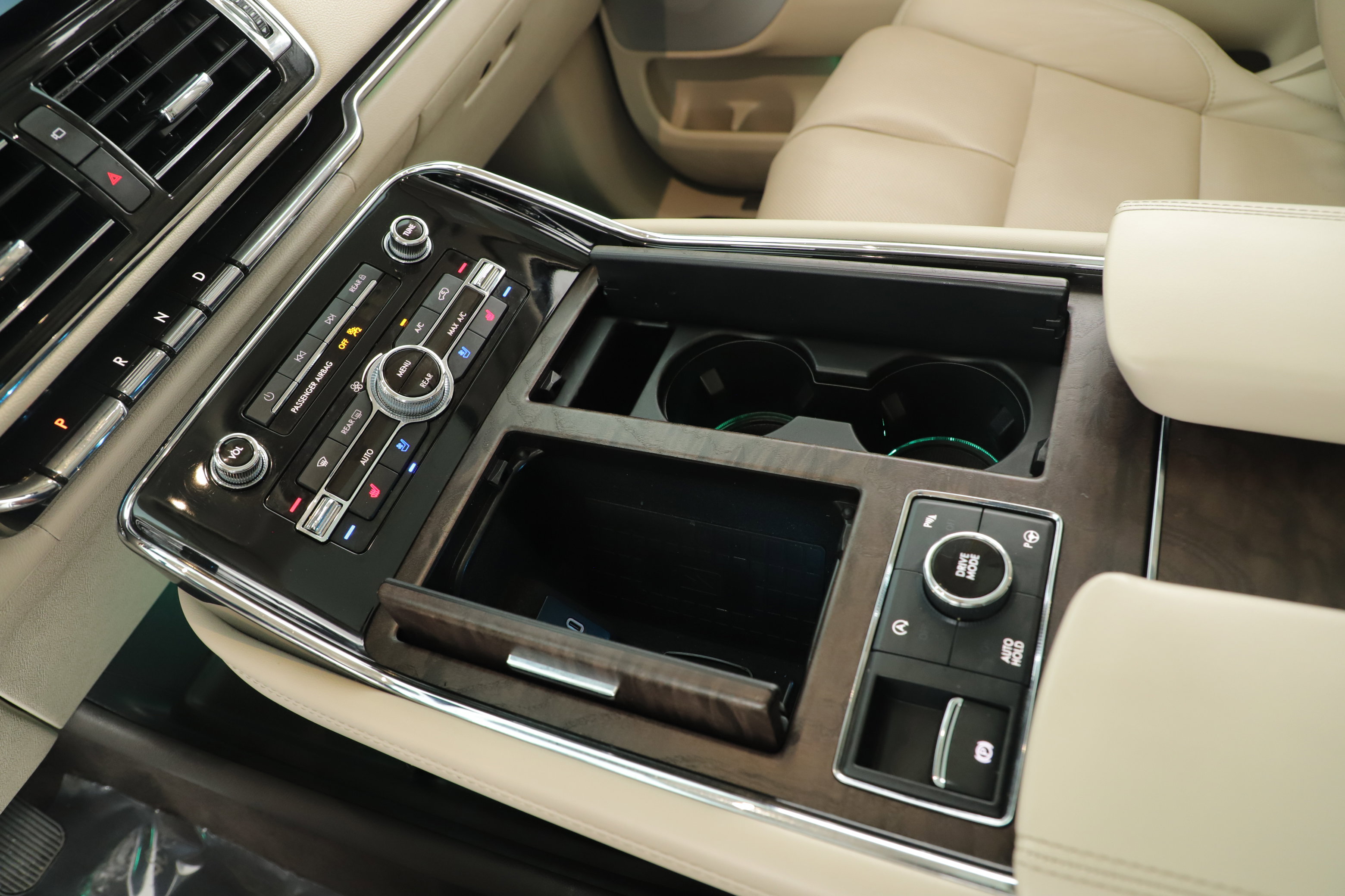 Certified 2021 Lincoln Navigator Reserve w/ Luxury Package image 17