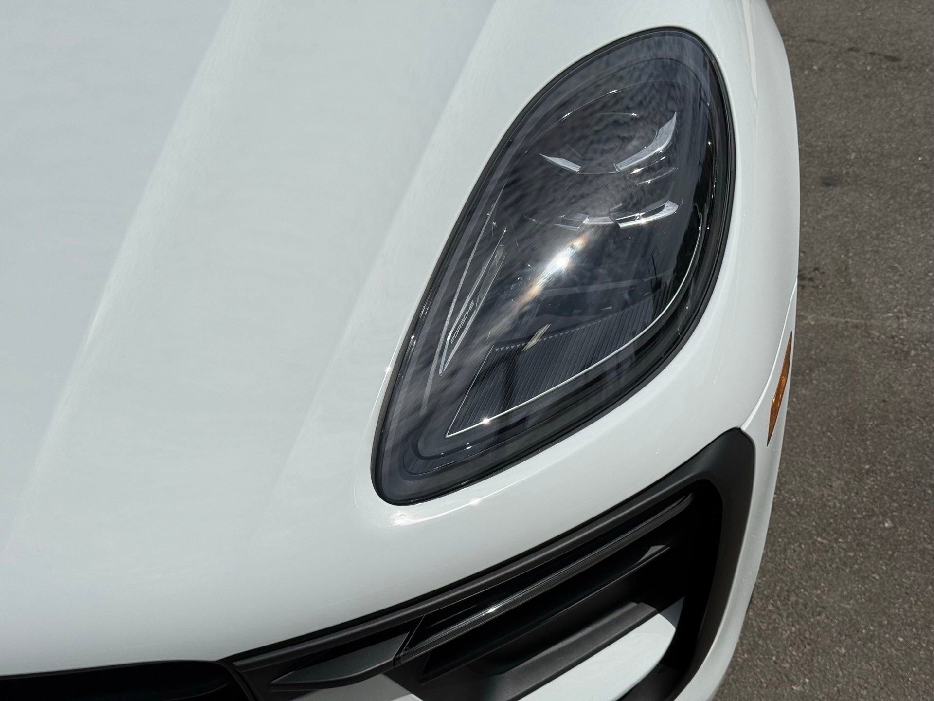 Certified 2025 Porsche Macan image 11