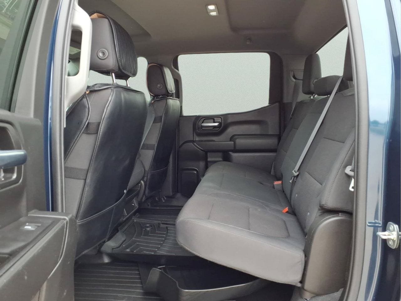 Used 2020 Chevrolet Silverado 1500 Custom Trail Boss w/ LPO, Dark Essentials Package AWD/4WD image 11