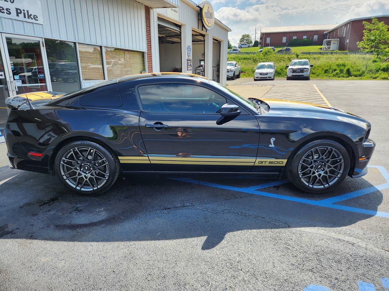 Used 2014 Ford Mustang Shelby GT500 w/ Equipment Group 821A RWD image 9