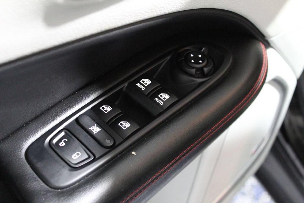 Used 2018 Jeep Compass Limited w/ Navigation Group AWD/4WD image 9