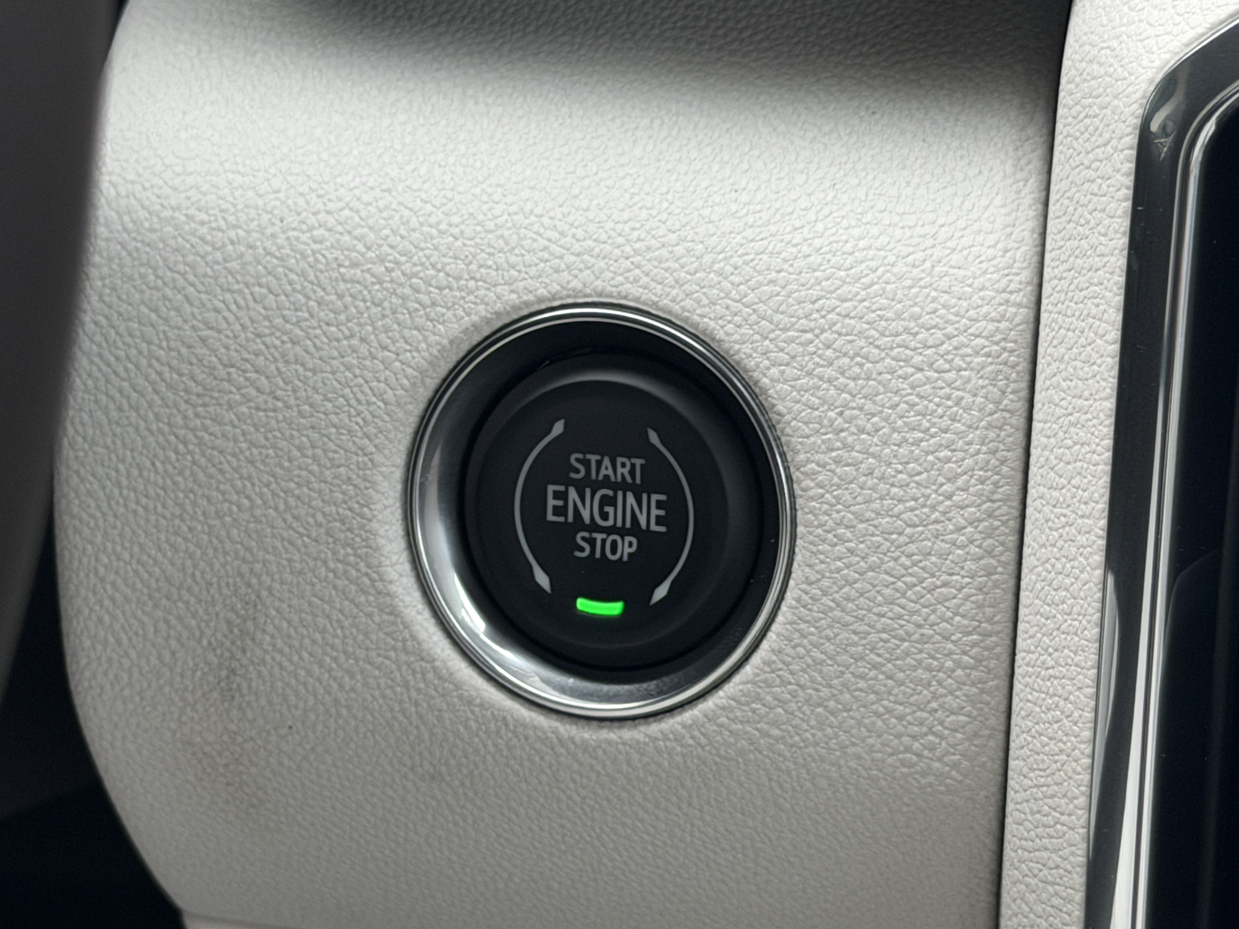 New 2026 GMC Acadia Denali w/ Super Cruise Package FWD image 36