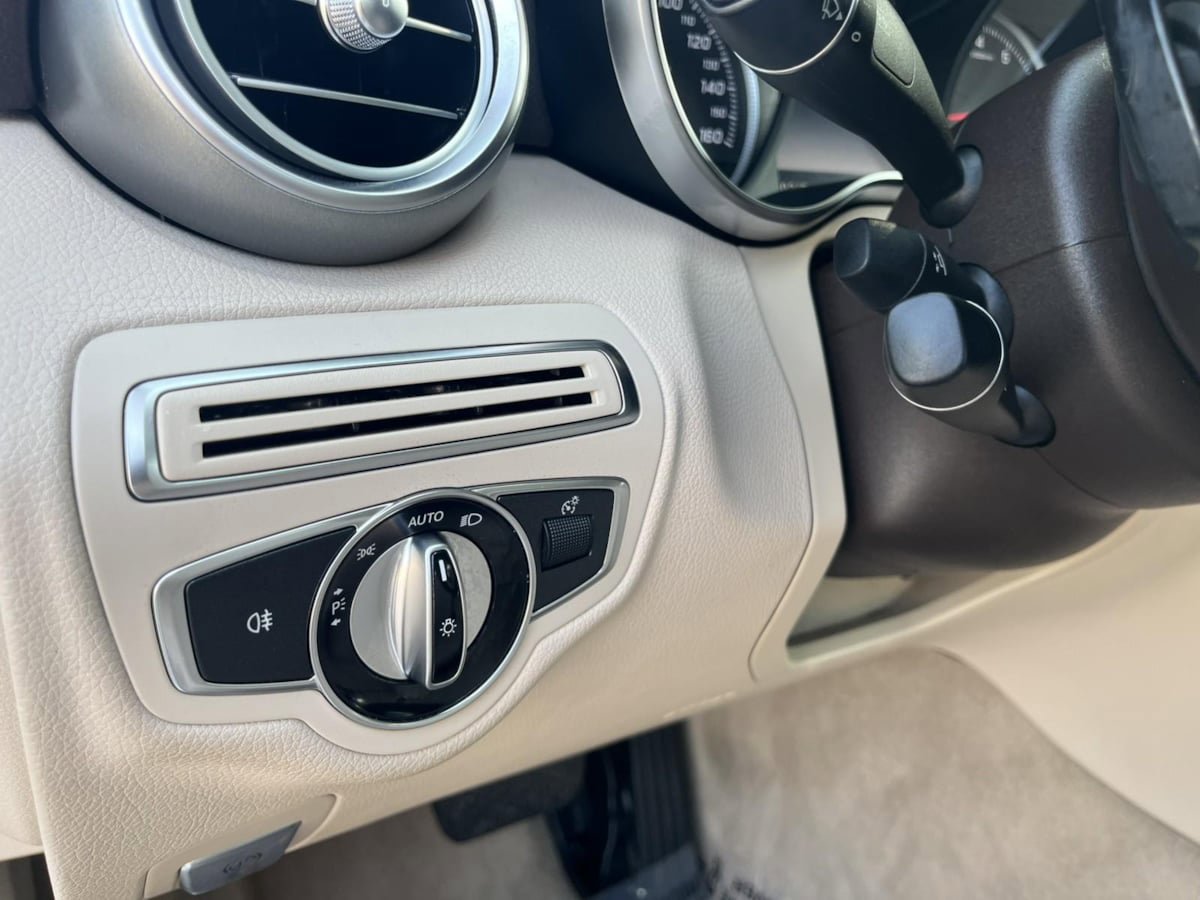 Used 2015 Mercedes-Benz C 300 4MATIC Sedan image 18