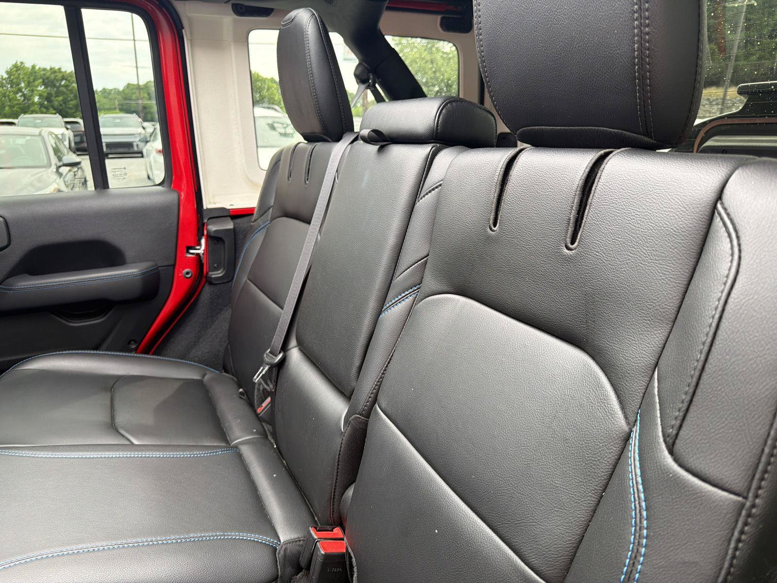 Used 2022 Jeep Wrangler Unlimited Rubicon 4xe w/ Cold Weather Group AWD/4WD image 13