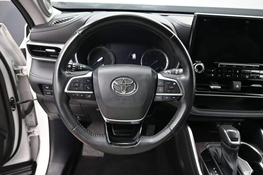 Used 2021 Toyota Highlander Platinum AWD/4WD image 17