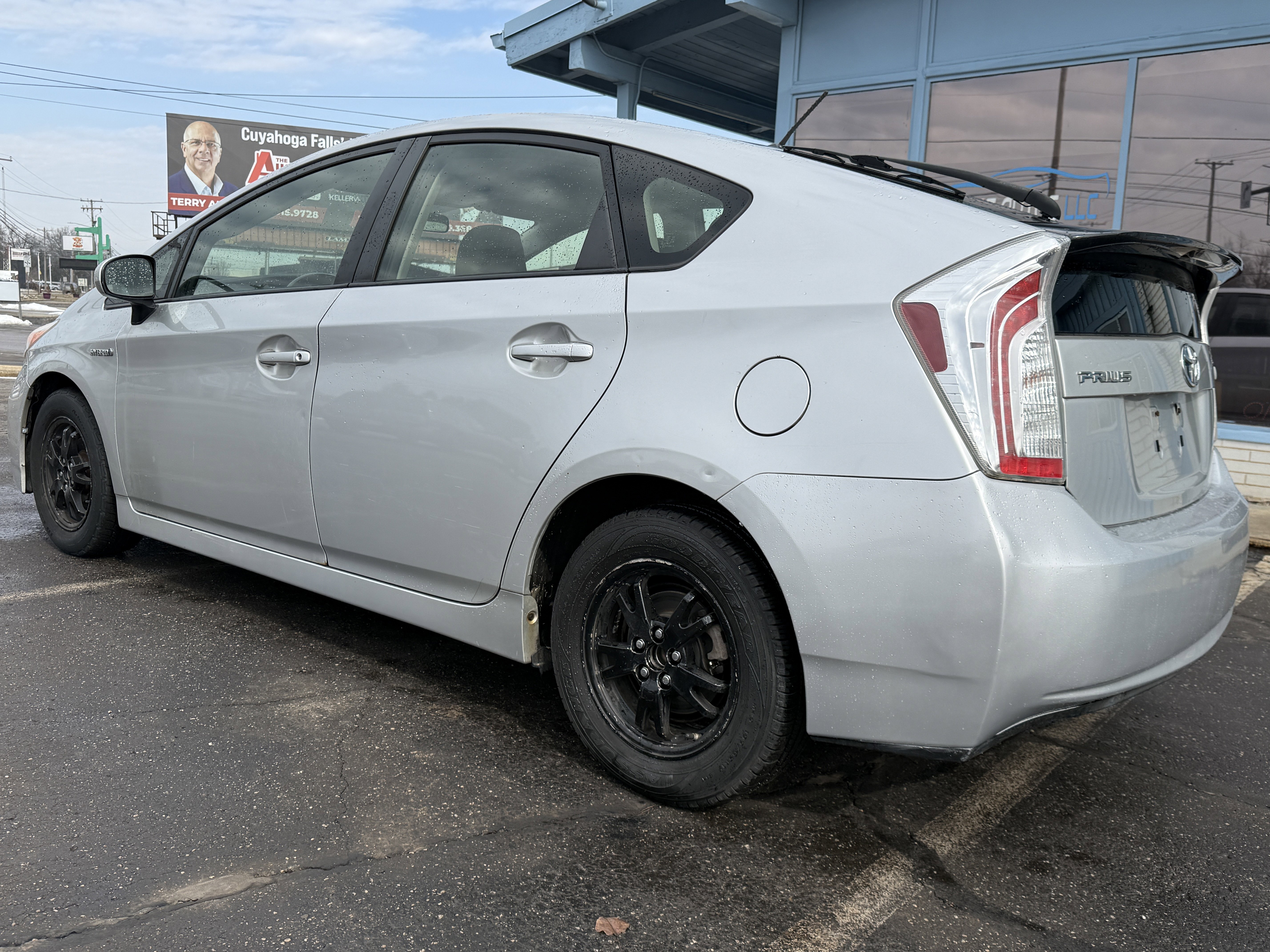 Used 2014 Toyota Prius Two FWD image 3