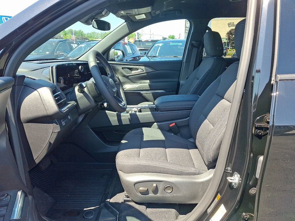 New 2026 Chevrolet Traverse LT w/ Midnight/Sport Edition FWD image 6