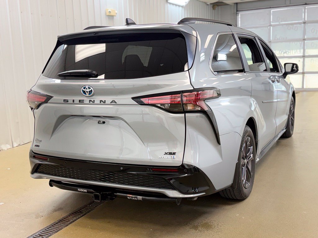 Used 2024 Toyota Sienna XSE w/ XSE Premium Package AWD/4WD image 5