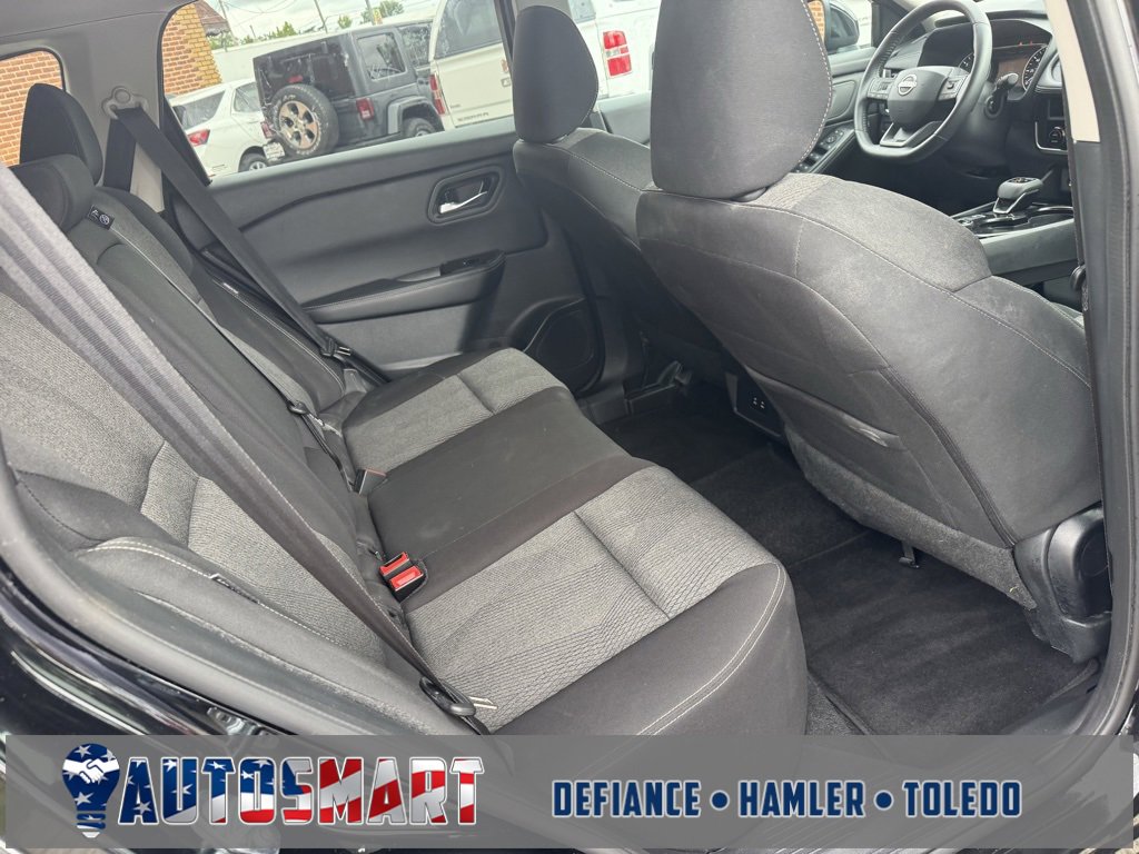 Used 2025 Nissan Rogue SV image 31