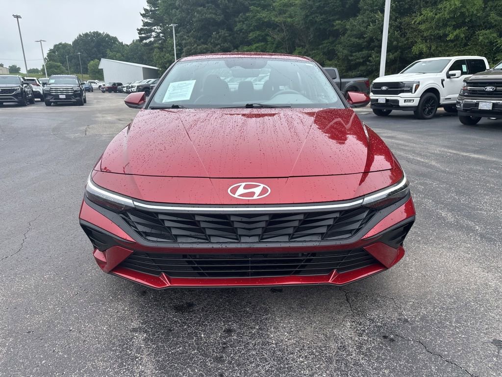 Used 2025 Hyundai Elantra Hybrid FWD image 8