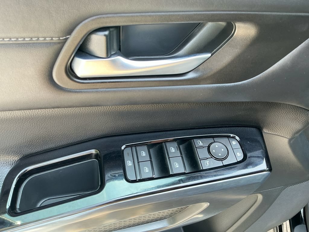 Used 2025 Nissan Pathfinder SL AWD/4WD image 23