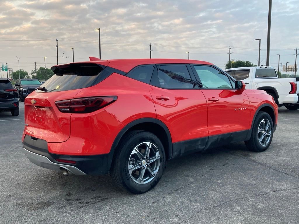 Used 2025 Chevrolet Blazer LT FWD image 5