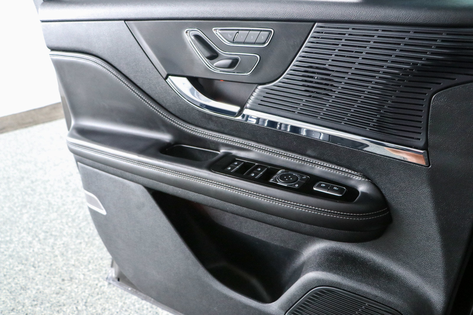 Used 2021 Lincoln Corsair AWD w/ Premium Package image 22