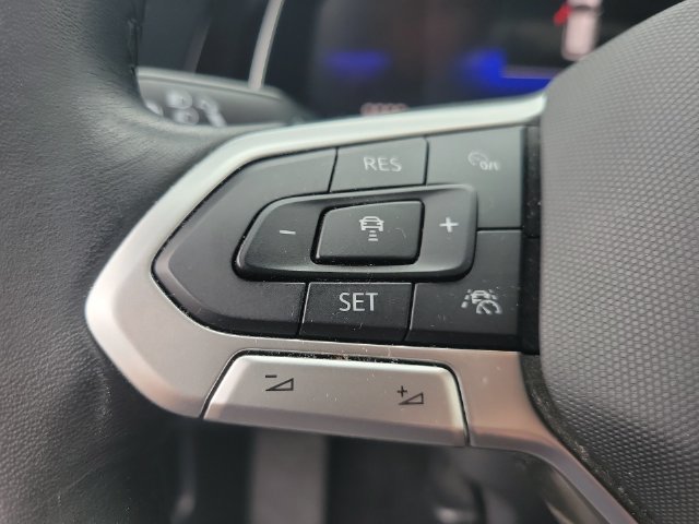 Used 2024 Volkswagen Jetta SE w/ Panoramic Sunroof Package FWD image 32