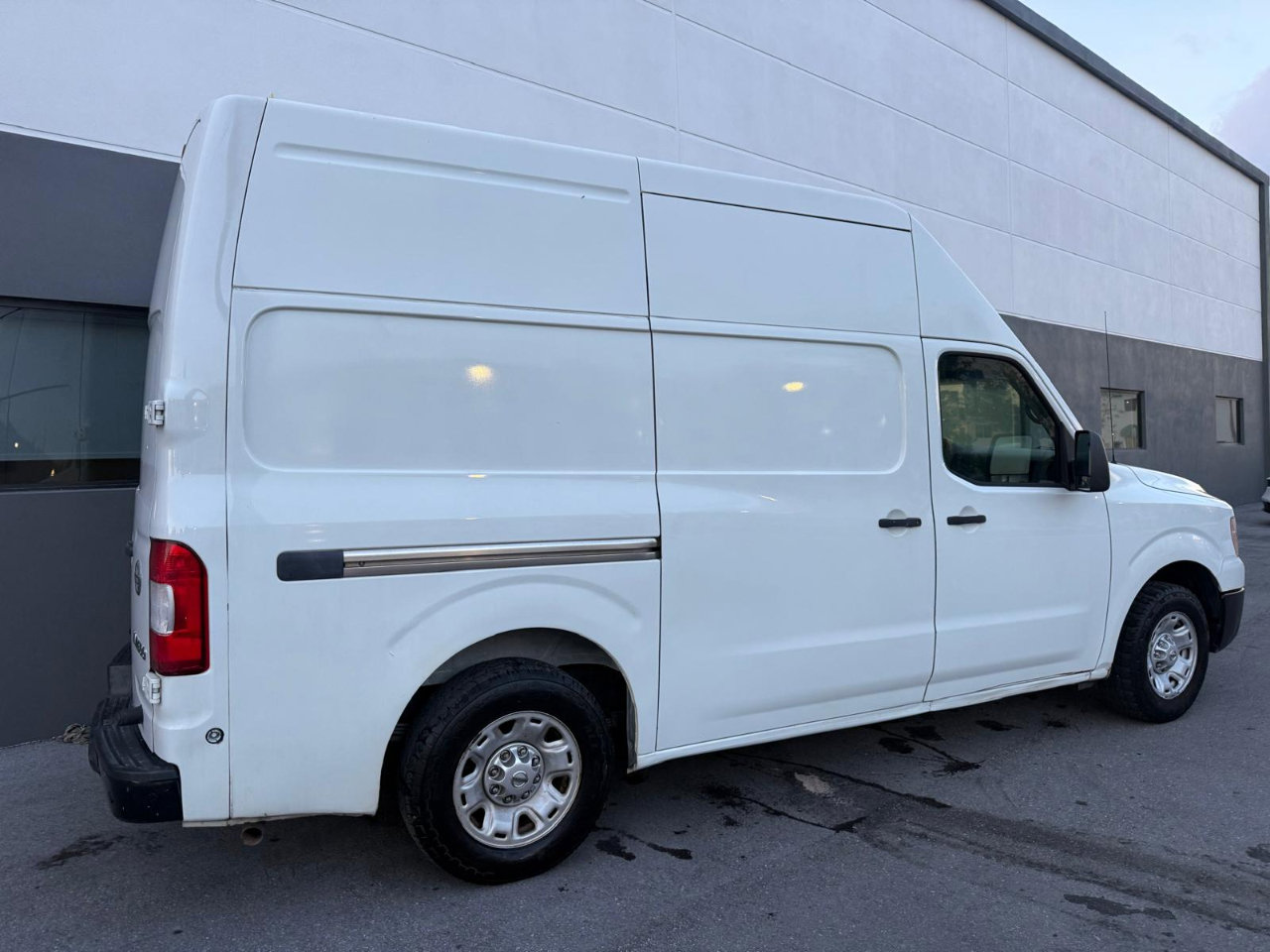 Used 2018 Nissan NV 2500 SV w/ Navigation Package image 8