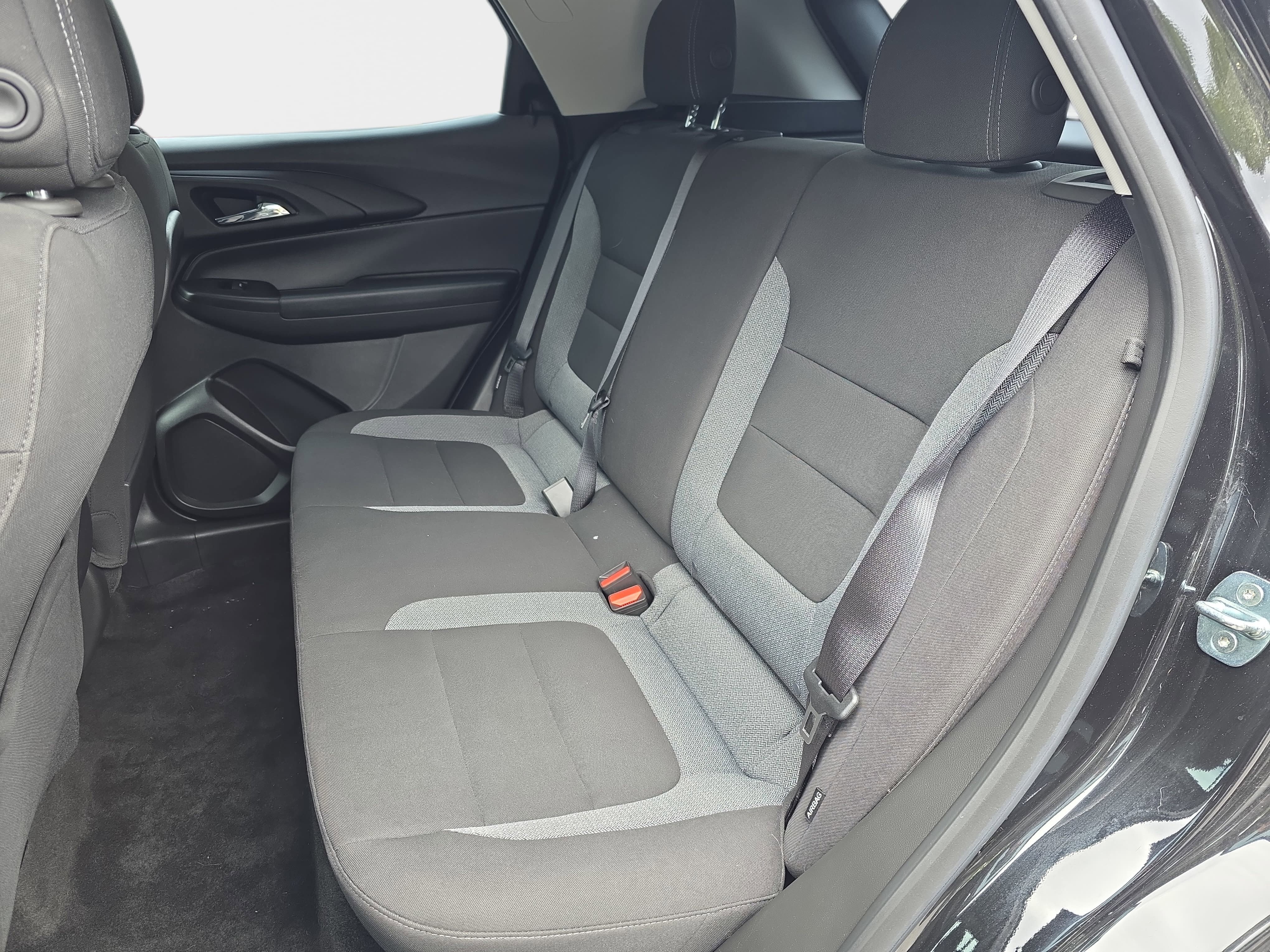 Used 2023 Chevrolet TrailBlazer LS FWD image 12