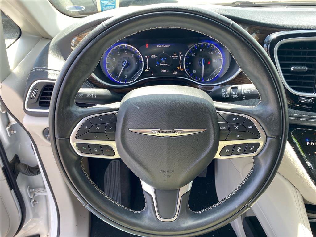 Used 2022 Chrysler Pacifica Limited AWD/4WD image 10