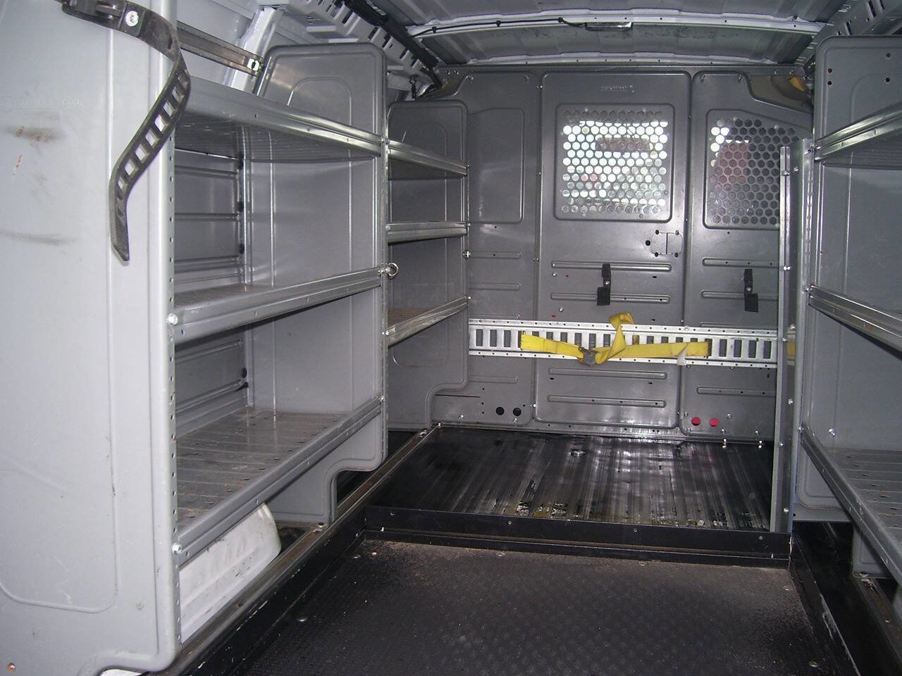 Used 2015 Chevrolet Express 2500 image 5
