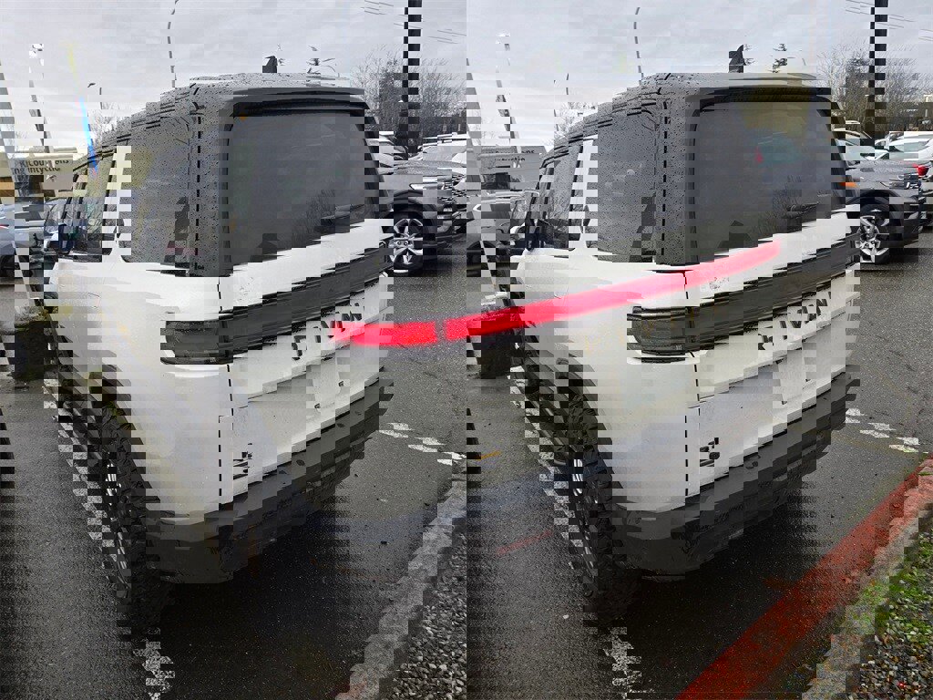 Used 2024 Rivian R1S Adventure image 4