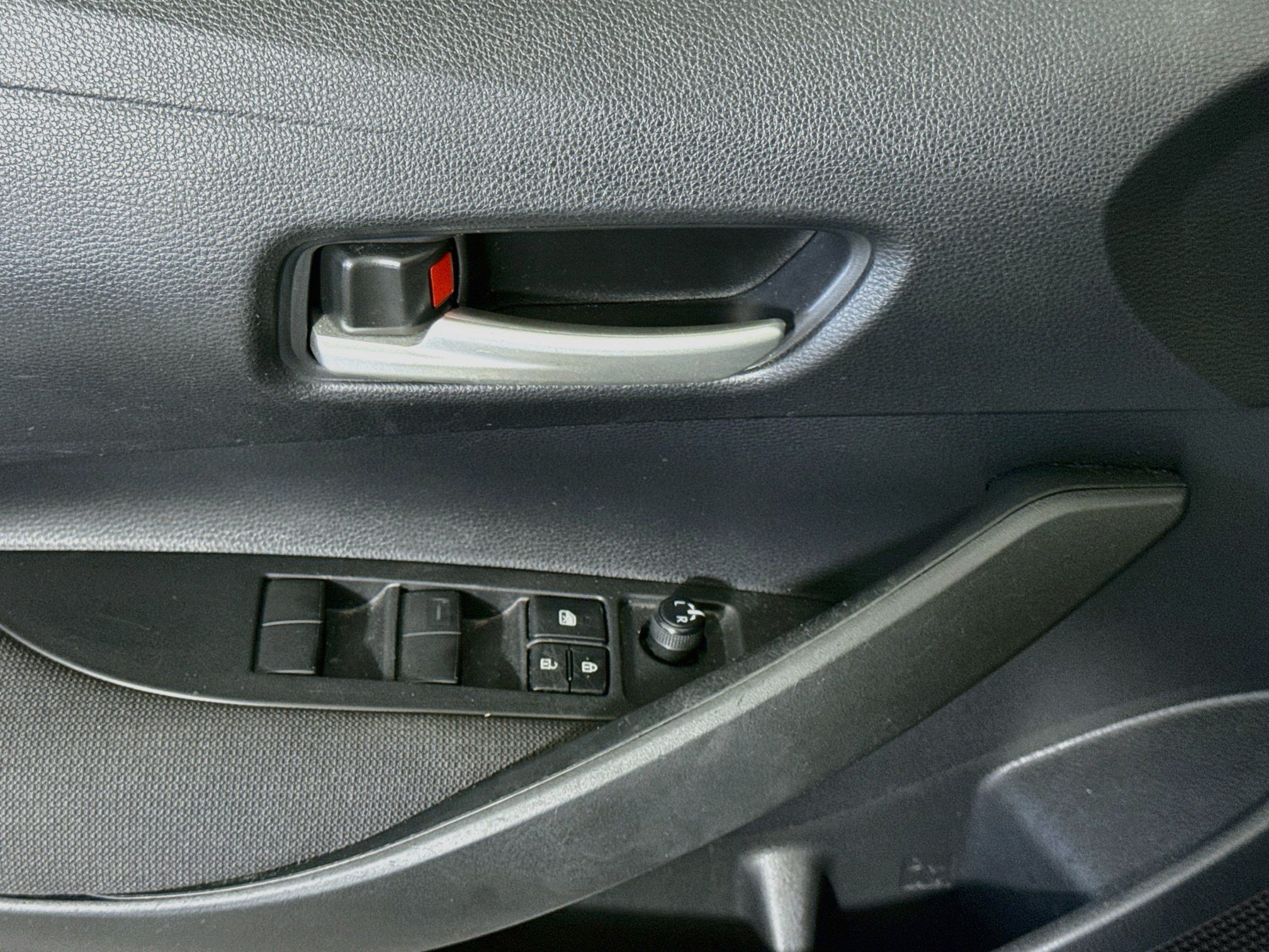 Used 2021 Toyota Corolla LE FWD image 23