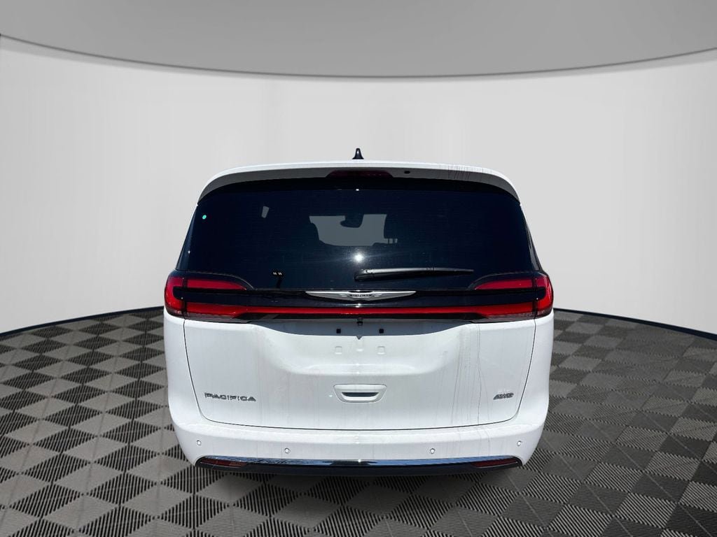 New 2026 Chrysler Pacifica Select AWD/4WD image 3