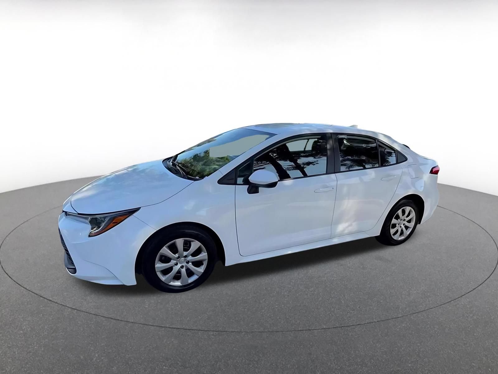 Used 2025 Toyota Corolla LE FWD image 7