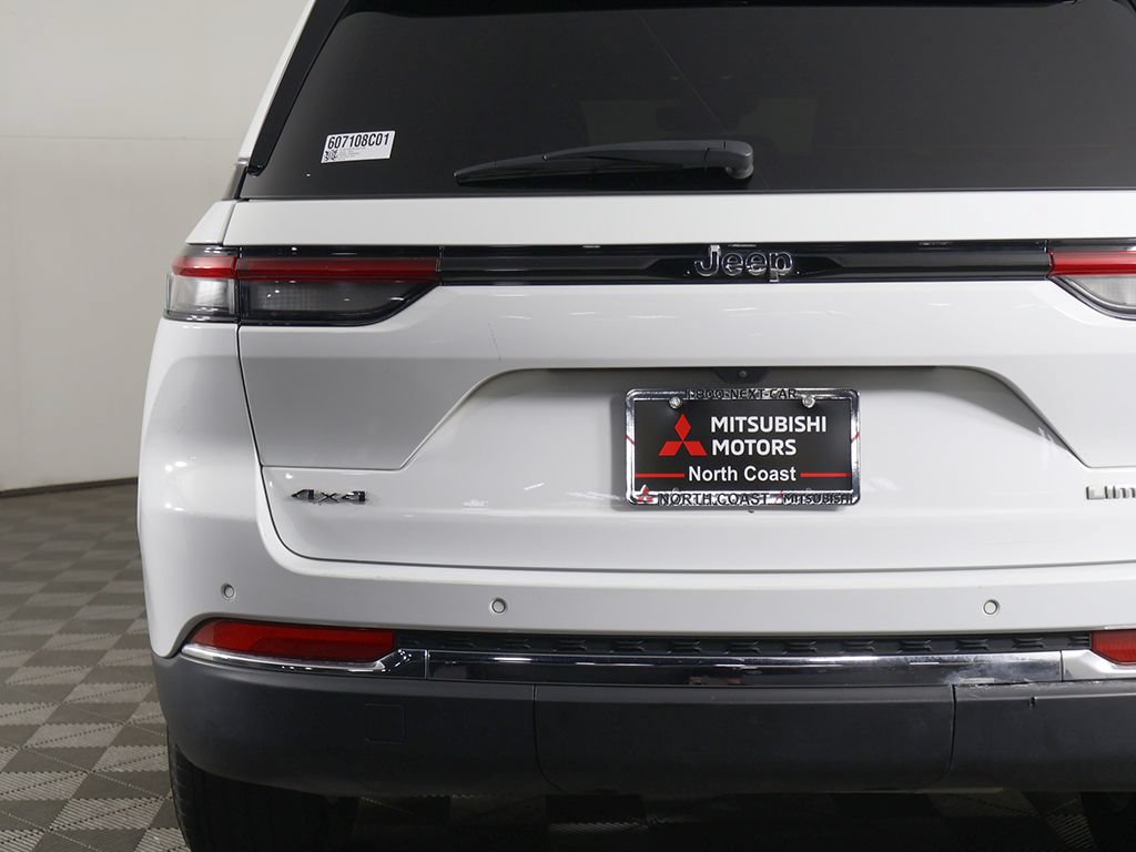 Used 2023 Jeep Grand Cherokee Limited AWD/4WD image 16