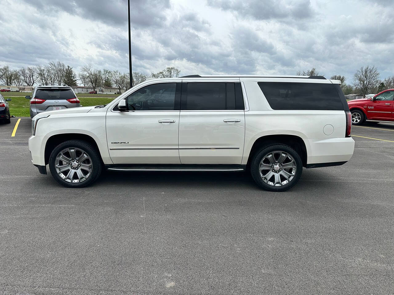 Used 2015 GMC Yukon XL Denali w/ Premium Package AWD/4WD image 7
