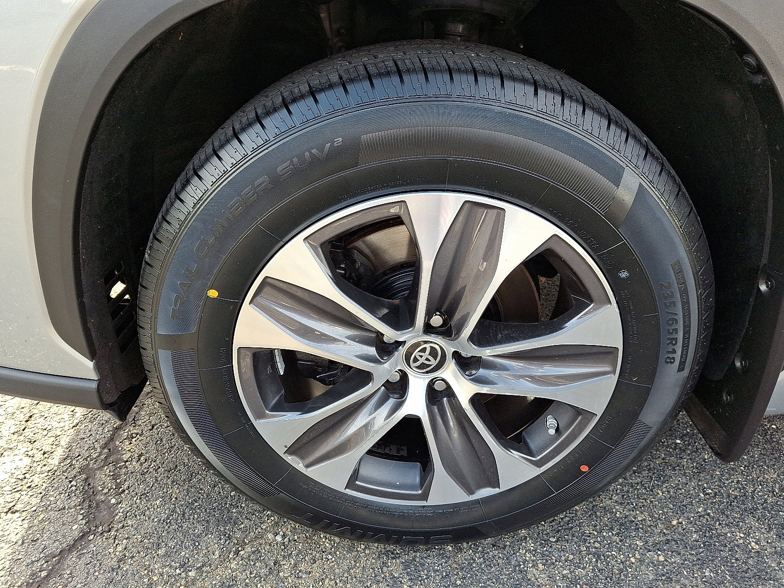 Used 2023 Toyota Highlander XLE image 28