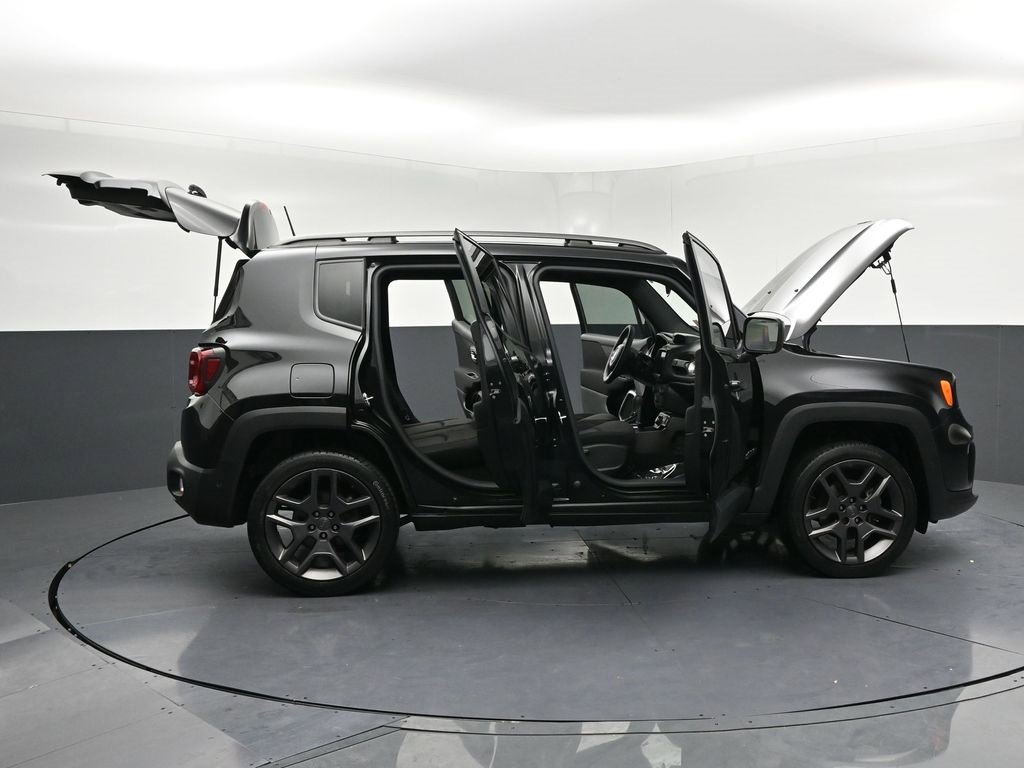 Used 2021 Jeep Renegade Latitude w/ Luxury Group II image 32