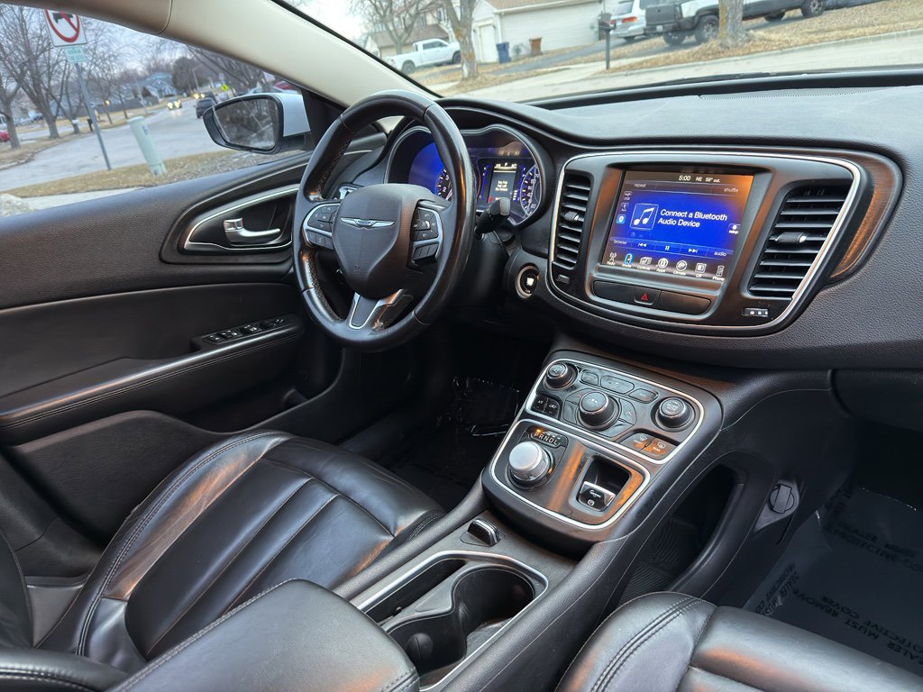 Used 2017 Chrysler 200 Limited Platinum FWD image 16