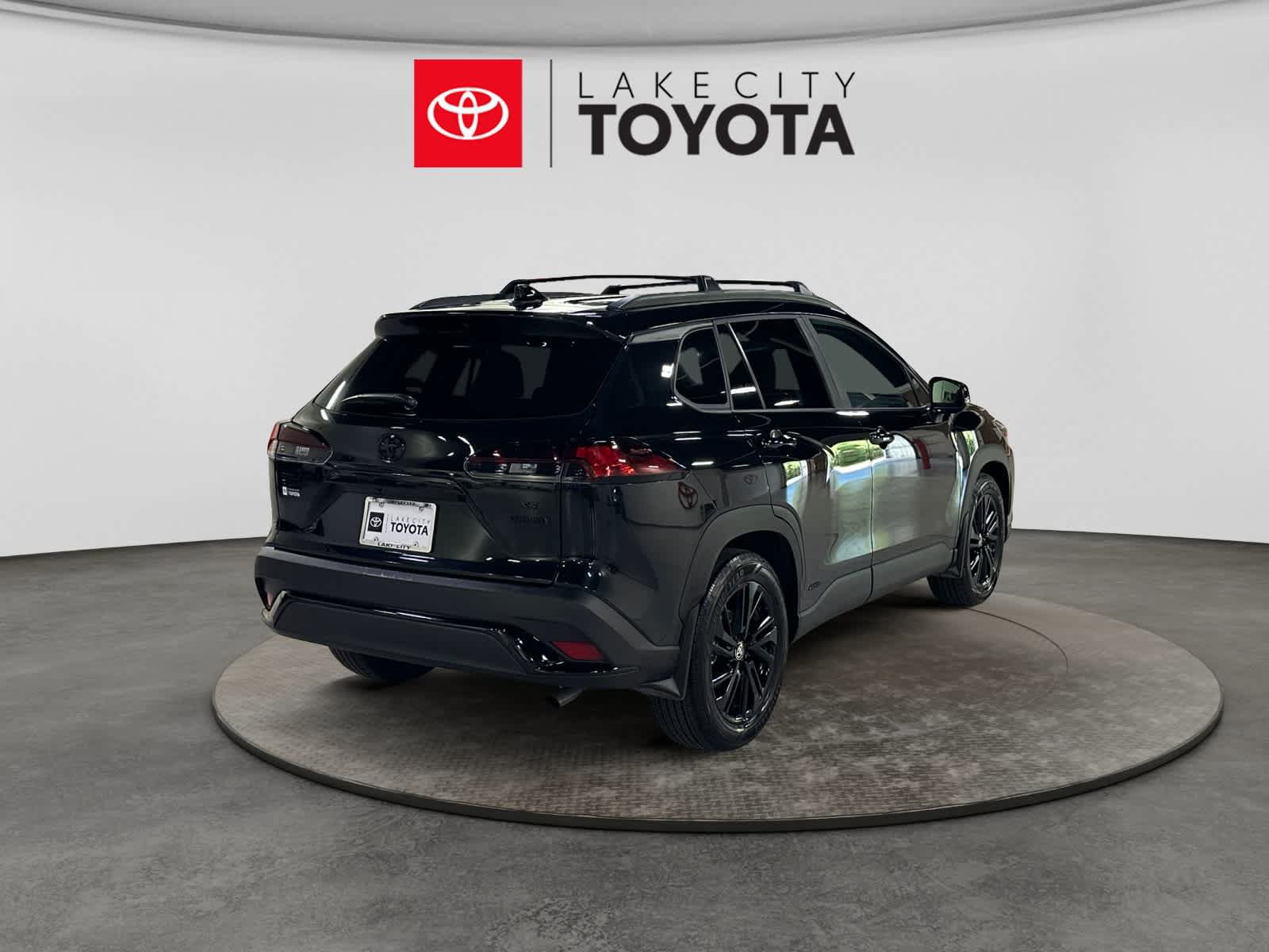 Used 2024 Toyota Corolla Cross AWD Hybrid w/ Moonroof Package image 9