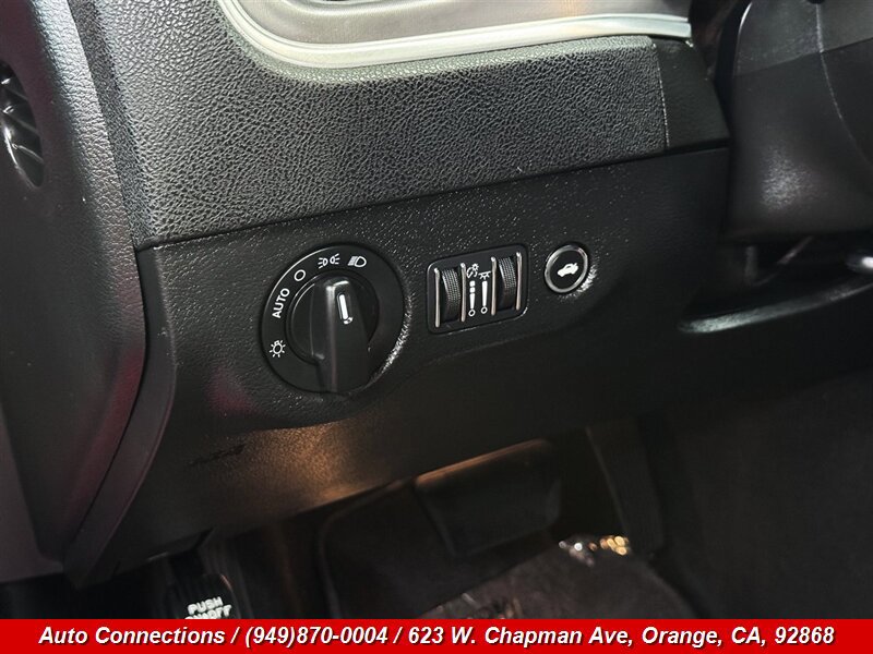 Used 2022 Dodge Charger SXT RWD image 19