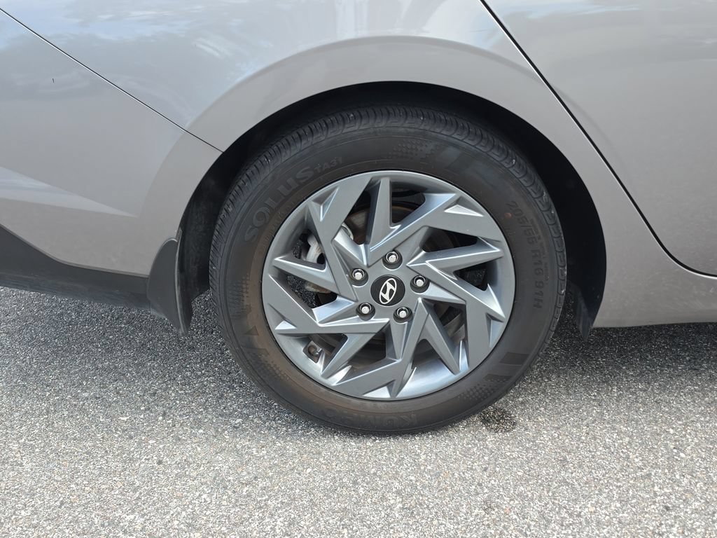 Used 2024 Hyundai Elantra SEL FWD image 5