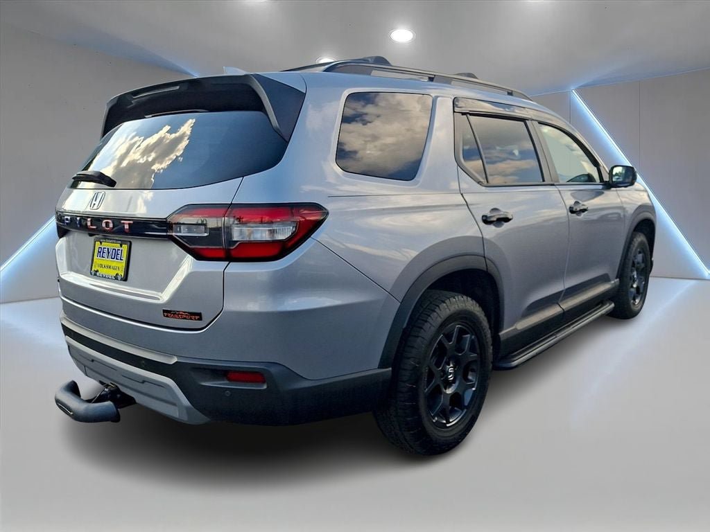 Used 2023 Honda Pilot TrailSport image 4