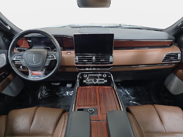 Certified 2024 Lincoln Navigator Reserve AWD/4WD image 9