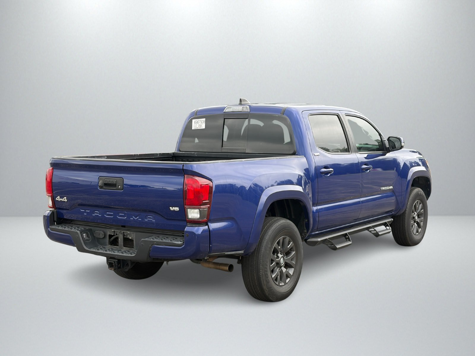 Used 2023 Toyota Tacoma SR5 AWD/4WD image 5
