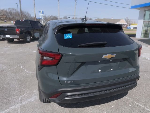 Used 2025 Chevrolet Trax LS w/ LS Convenience Package image 17