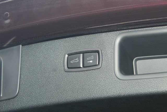 Certified 2025 Porsche Macan image 13