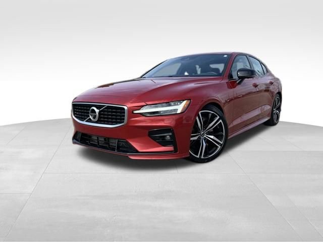 Used 2019 Volvo S60 T6 R-Design image 1