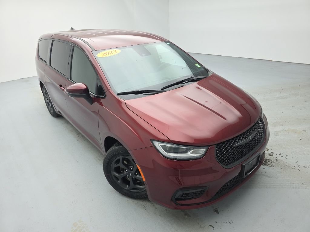 Used 2023 Chrysler Pacifica Touring-L w/ S Appearance Package
