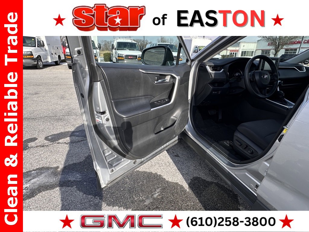 Used 2020 Toyota RAV4 XLE image 14