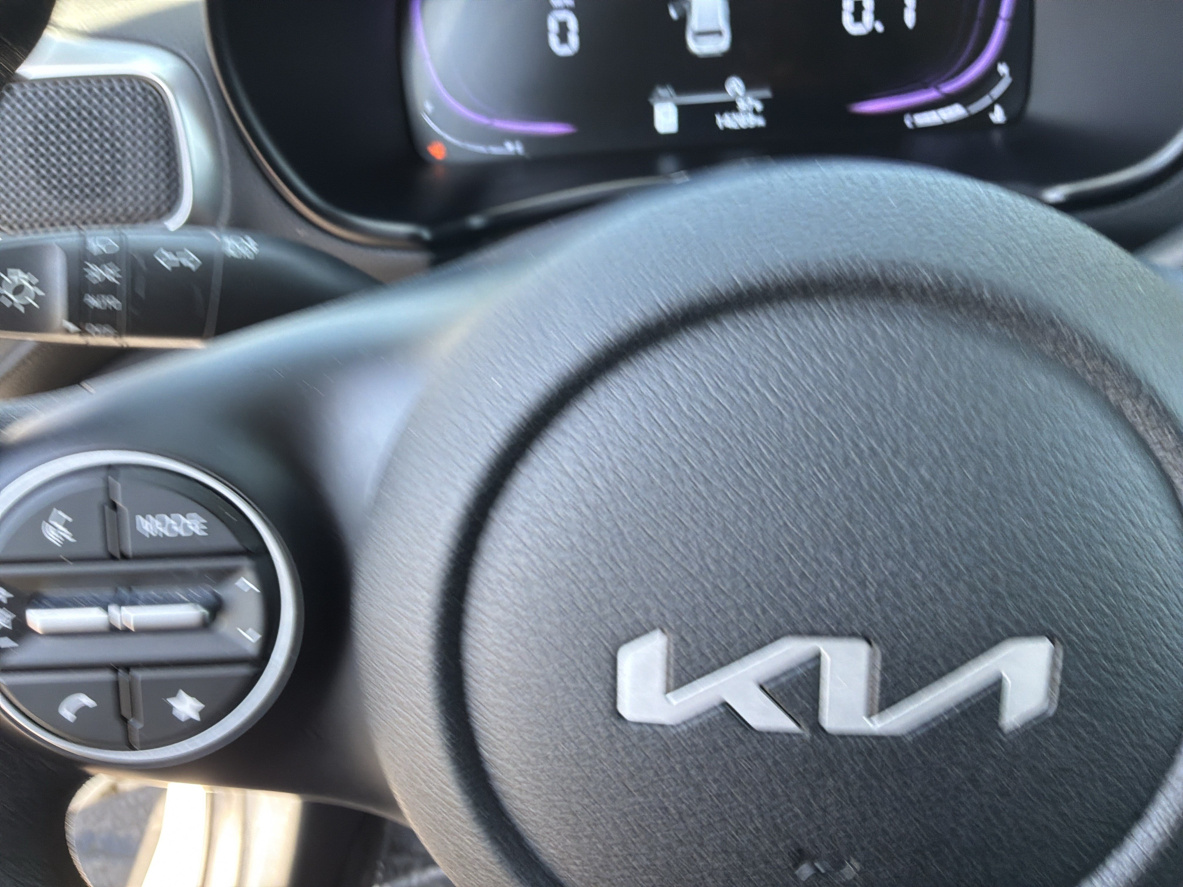 Used 2025 Kia Soul LX w/ LX Technology Package FWD image 21