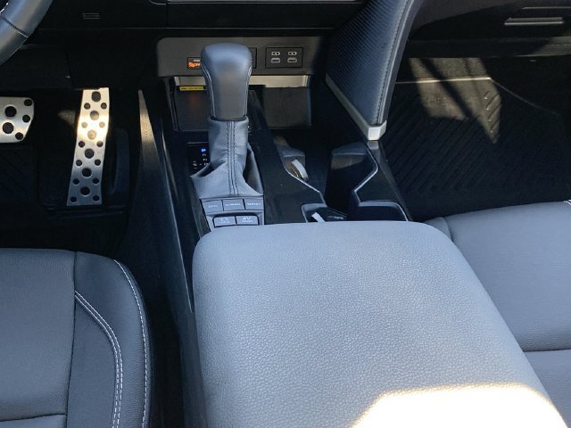 Used 2026 Toyota Camry SE FWD image 27