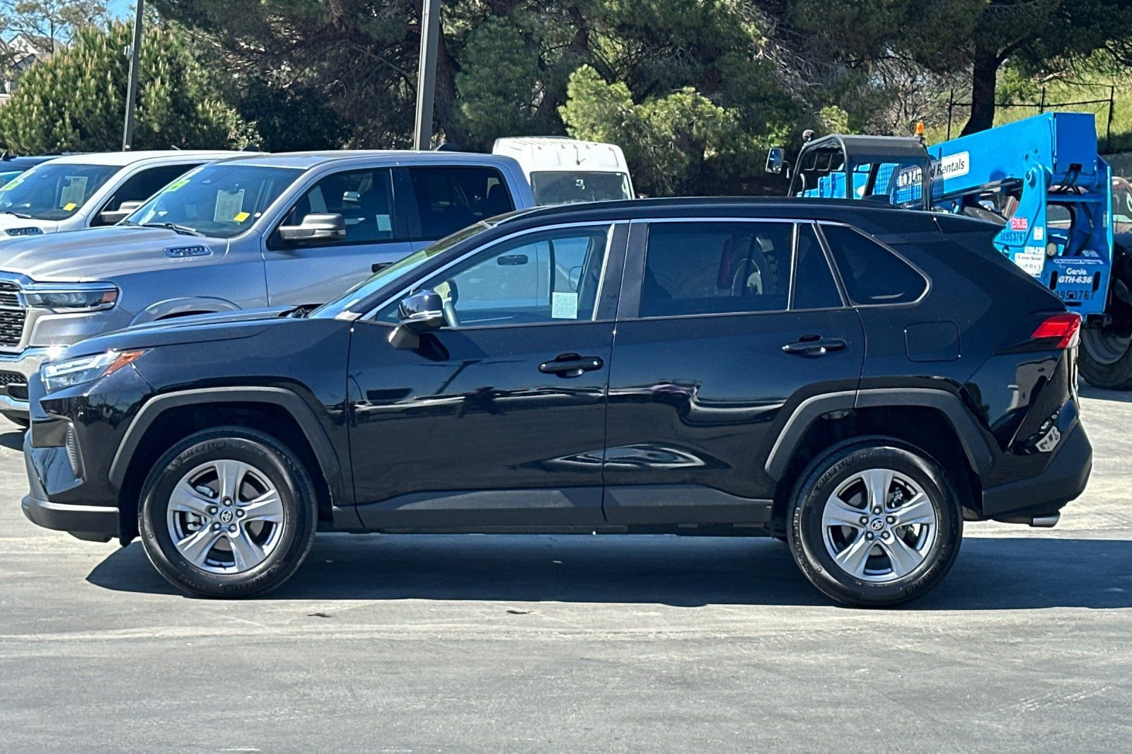 Used 2025 Toyota RAV4 XLE image 8